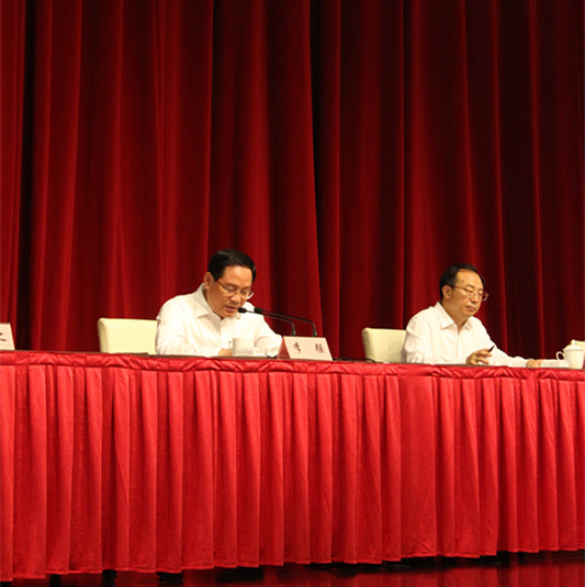 经济总量与社会财富_财富自由图片(2)